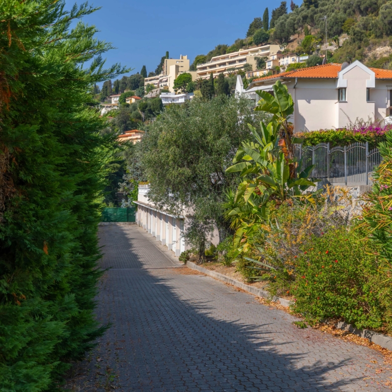 Menton Garavan – Beau 2P avec terrasse et garage