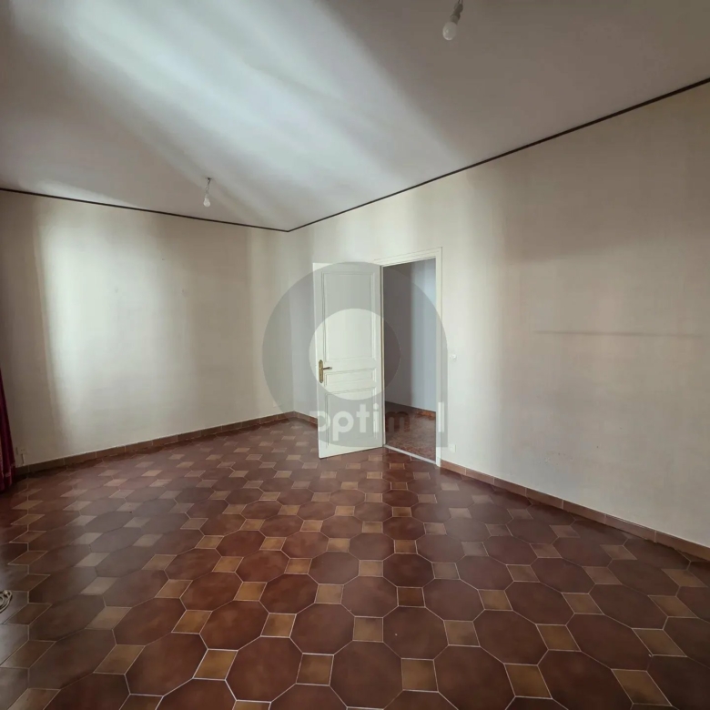 GRAND APPARTEMENT TROIS PIECES MENTON GARE ROUTIERE