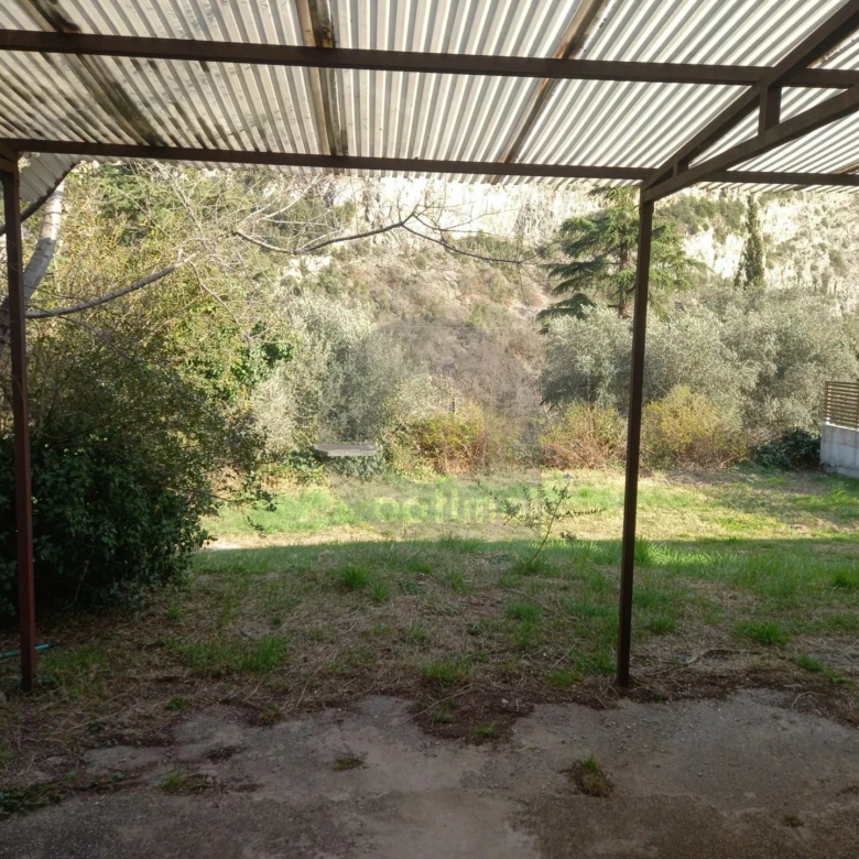 Loft brut à aménager, avec terrasse et jardin –  Hauteurs Breil sur Roya