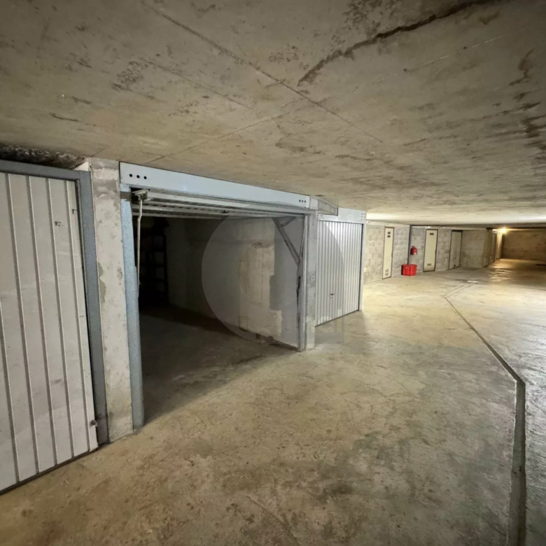 GARAGE ROQUEBRUNE CENTRE VILLE