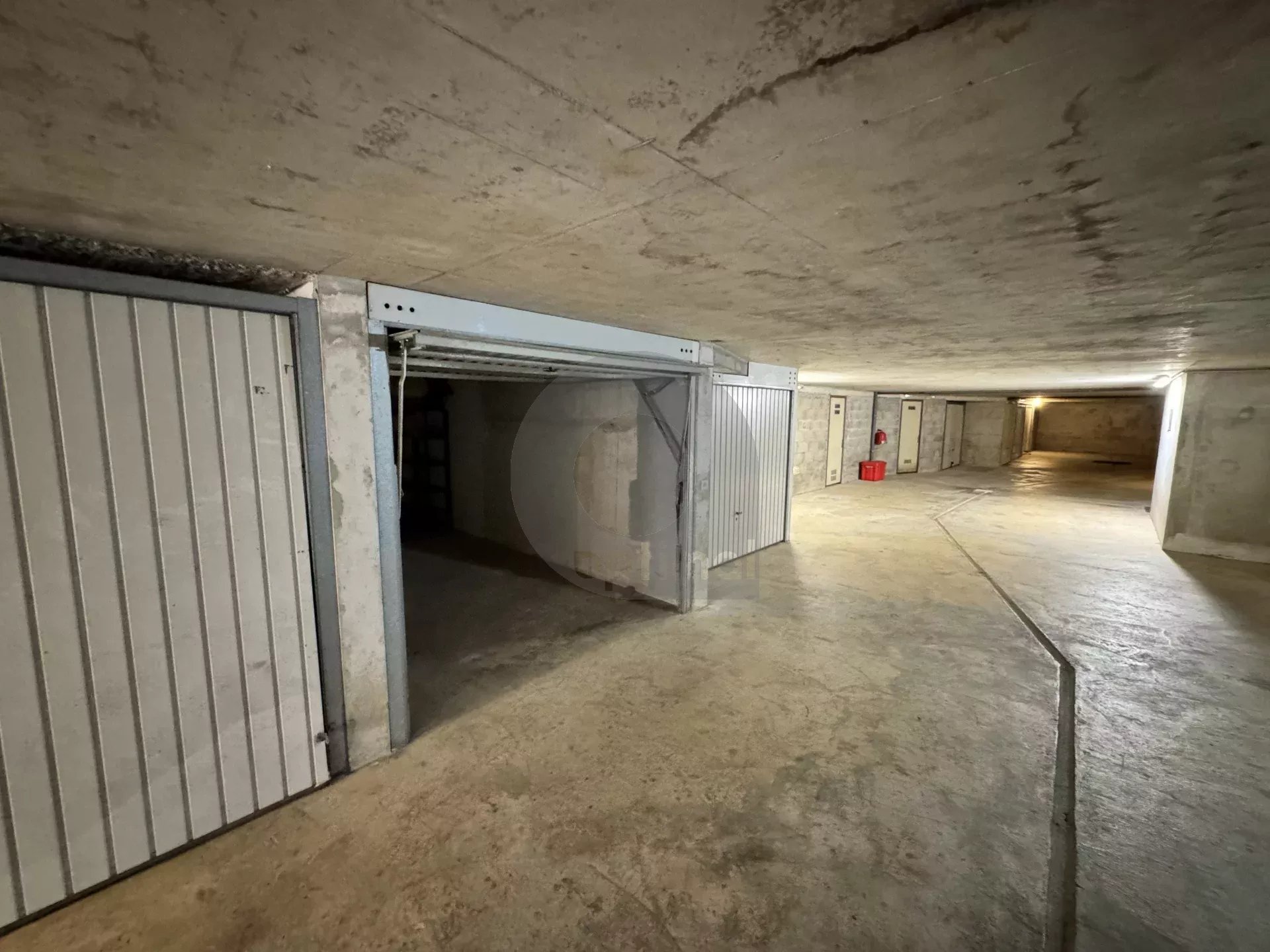 GARAGE ROQUEBRUNE CENTRE VILLE