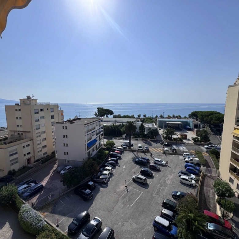 Location meublé – Grand appartement 4 pièces avec vue mer à Solenzara