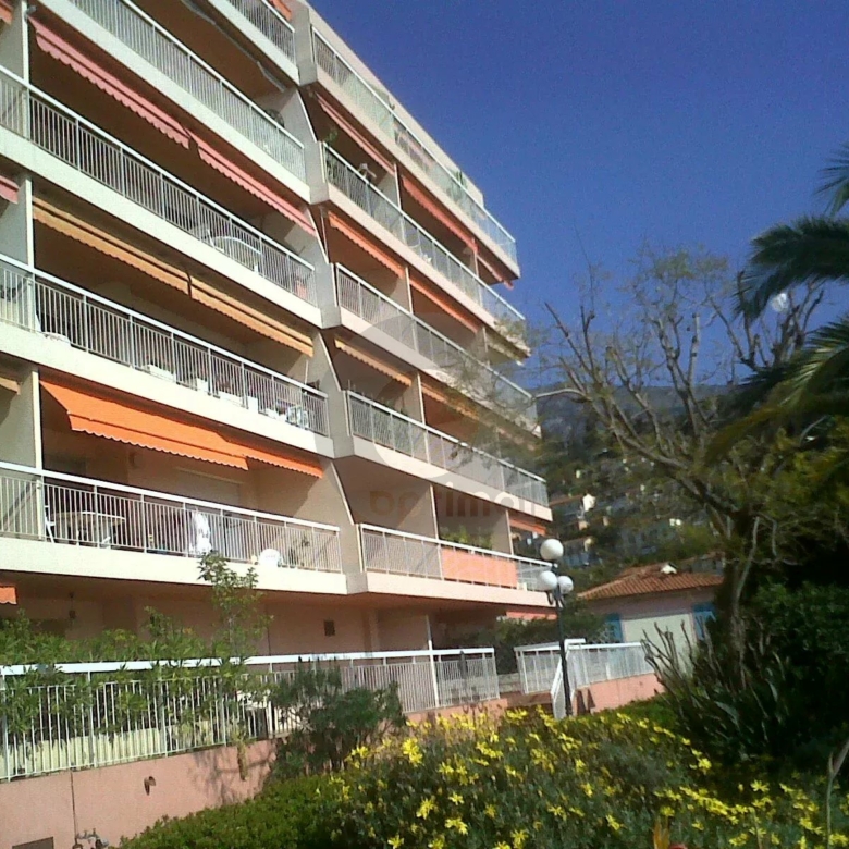 GRAND 2 PIECES QUARTIER TERRES CHAUDES