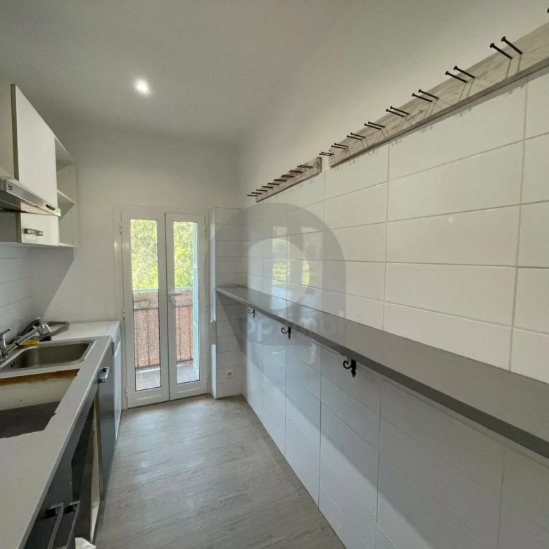 A LOUER APPT SECTEUR CABROLLES – SAINTE AGNES