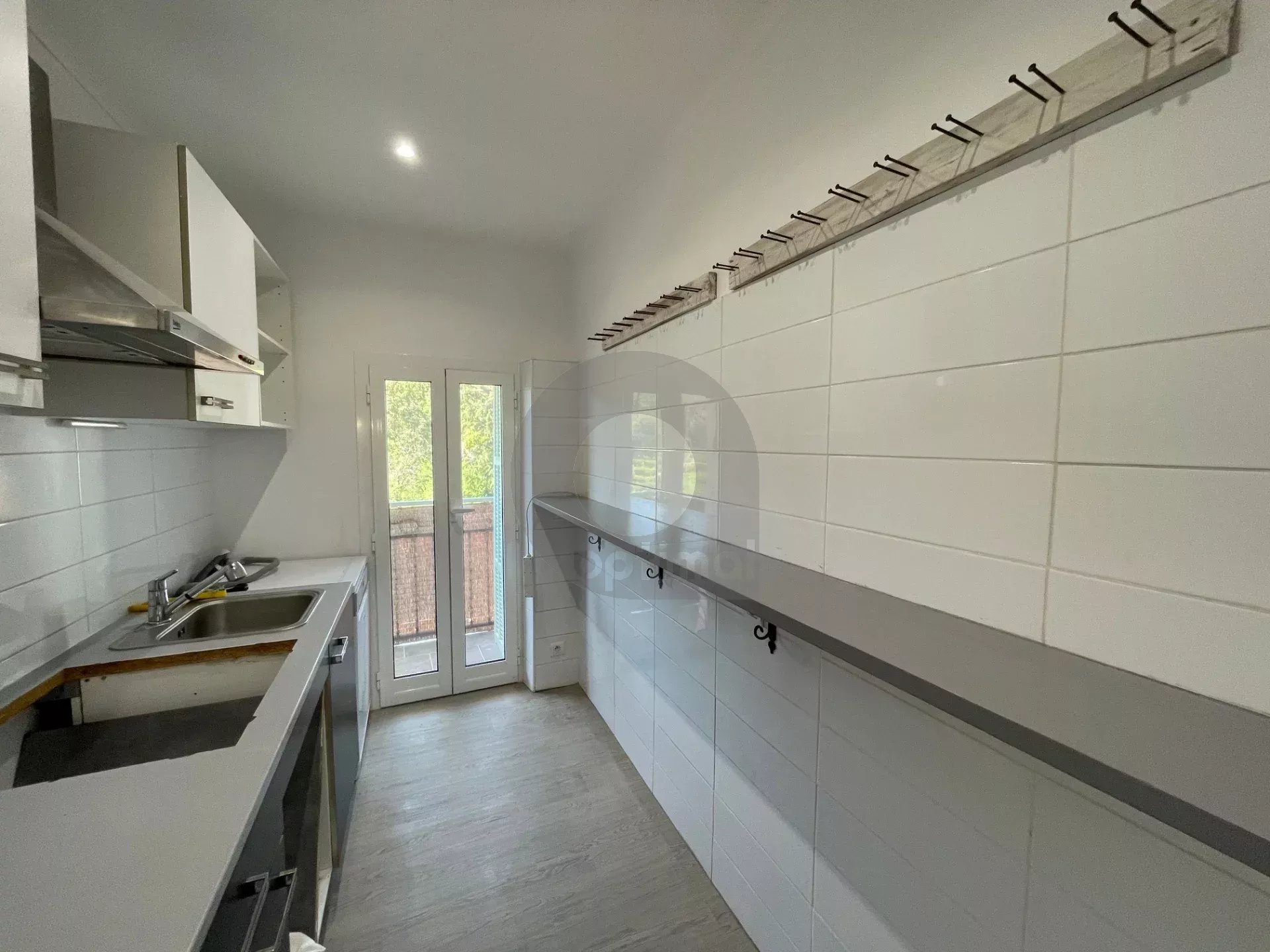 A LOUER APPT SECTEUR CABROLLES – SAINTE AGNES