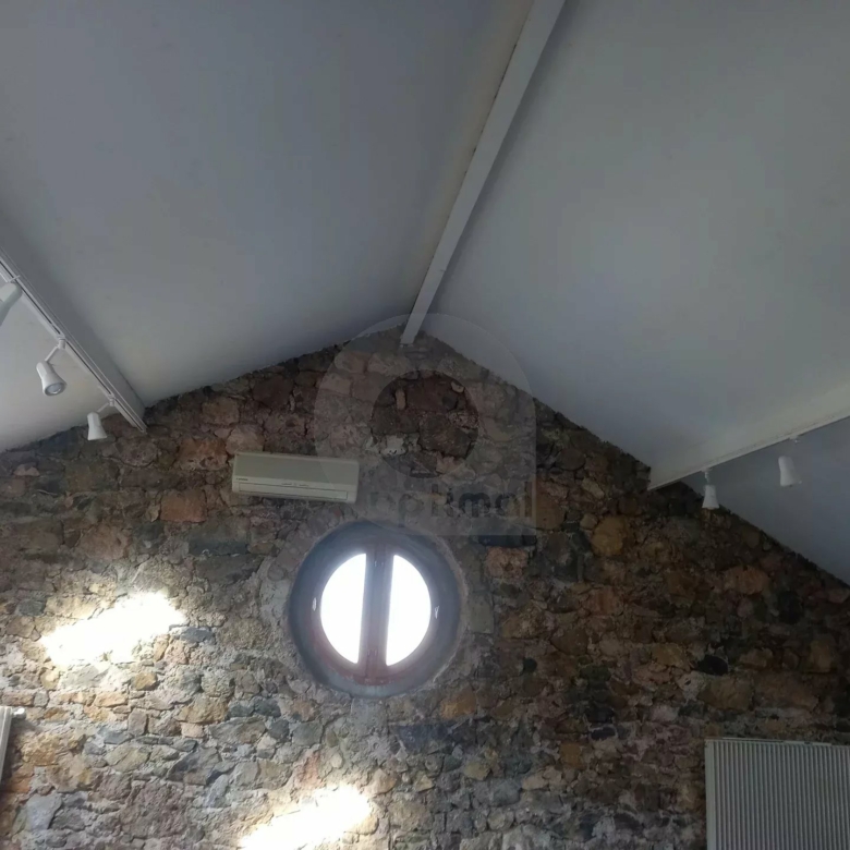 Loft brut à aménager, avec terrasse et jardin –  Hauteurs Breil sur Roya
