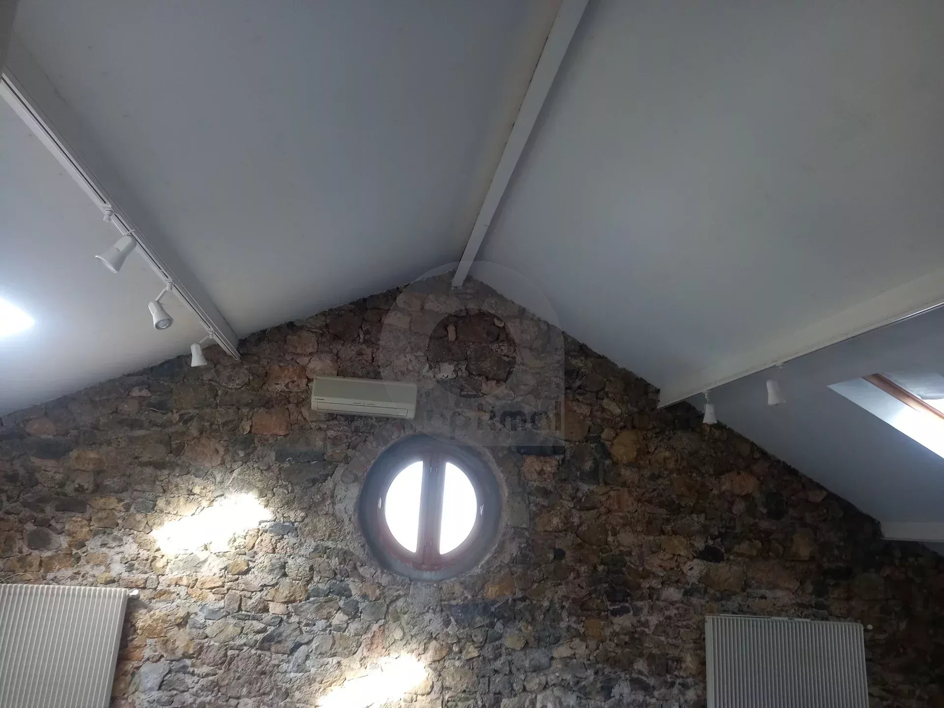 Loft brut à aménager, avec terrasse et jardin –  Hauteurs Breil sur Roya