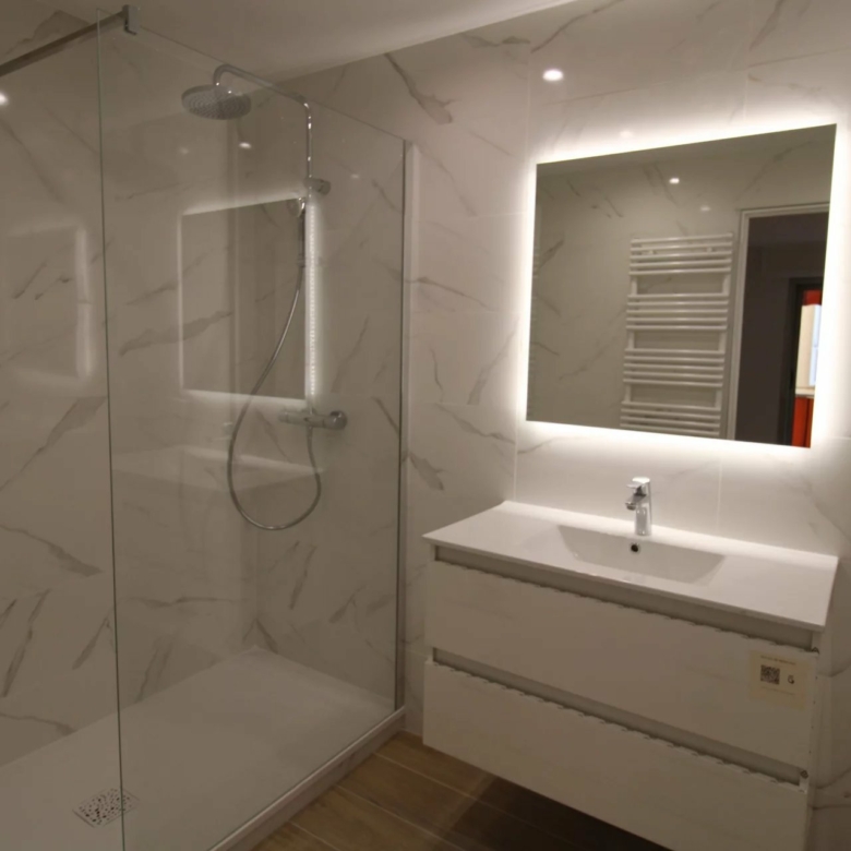 PLEIN CENTRE DE MENTON : GRAND 2P – TERRASSE – PARKING – CAVE