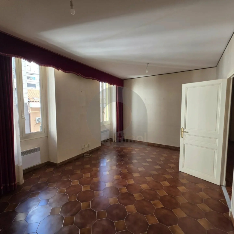 GRAND APPARTEMENT TROIS PIECES MENTON GARE ROUTIERE