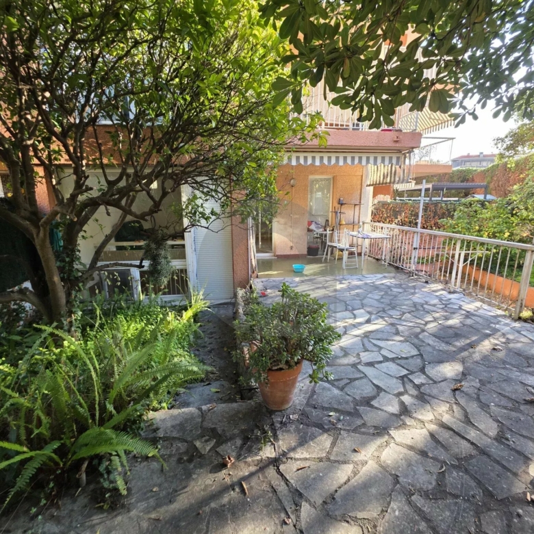 GRAND STUDIO AVEC GRANDE RESERVE GRANDE CAVE PARKING ROQUEBRUNE CAP MARTIN