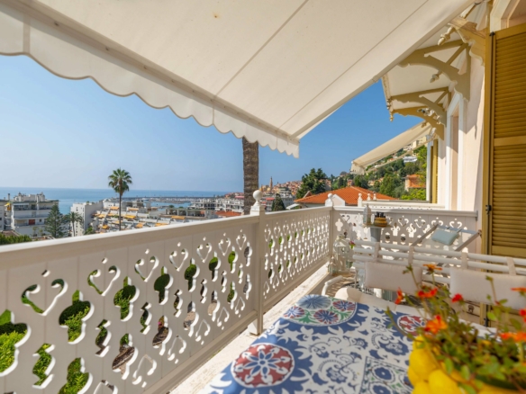 Menton Garavan – Beau 2P avec terrasse et garage