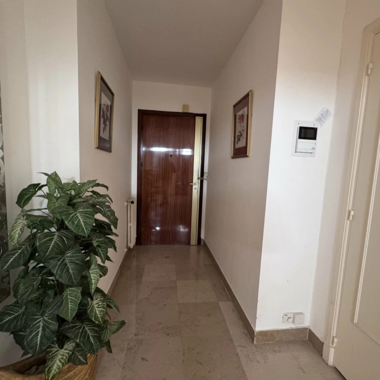 Location meublé – Grand appartement 4 pièces avec vue mer à Solenzara