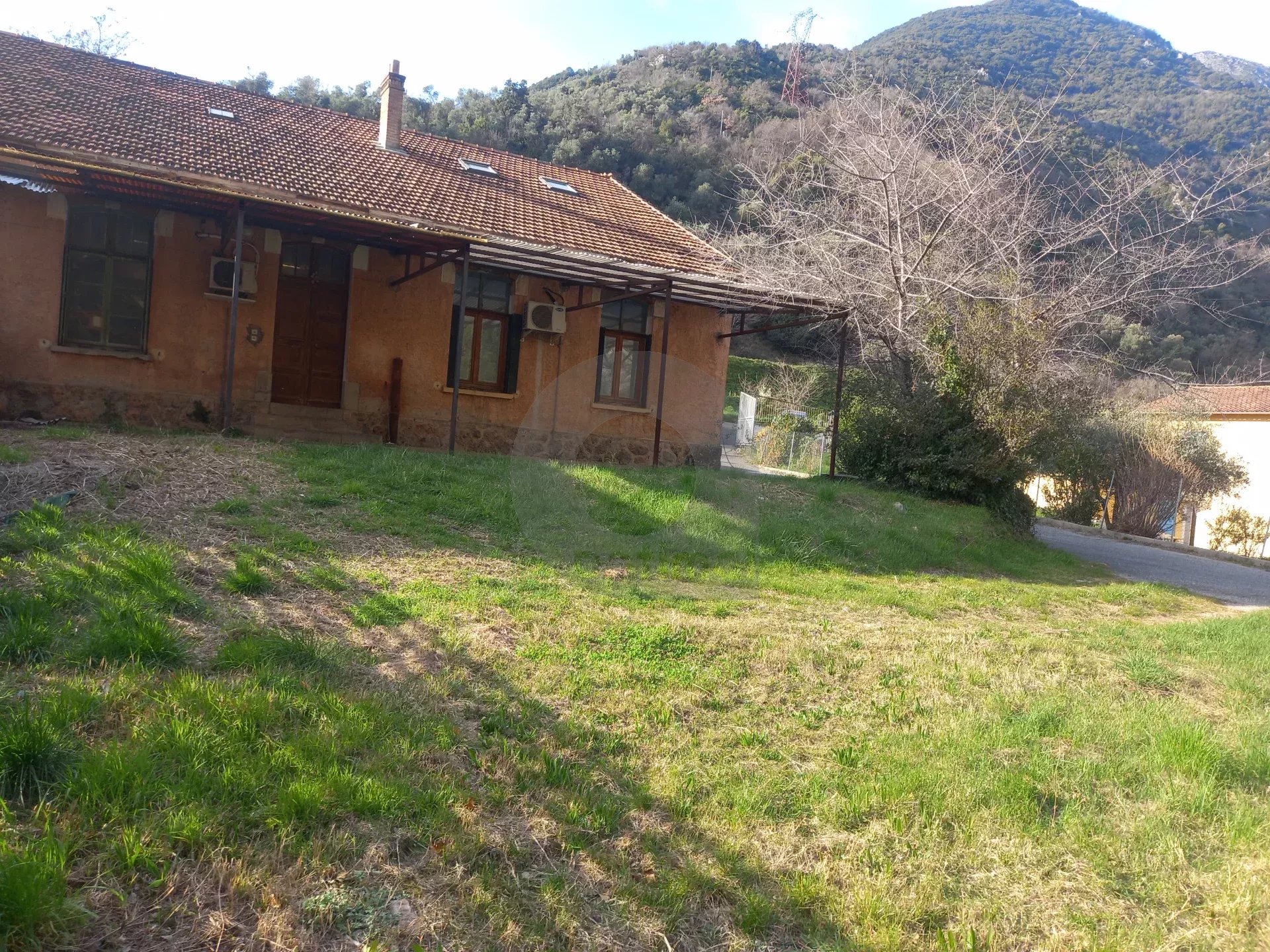 aa9d77c084ae118cfffe3276b588a1ca_40f8743abc_1920-original-175610-0.jpg Loft brut à aménager, avec terrasse et jardin – Hauteurs Breil sur Roya