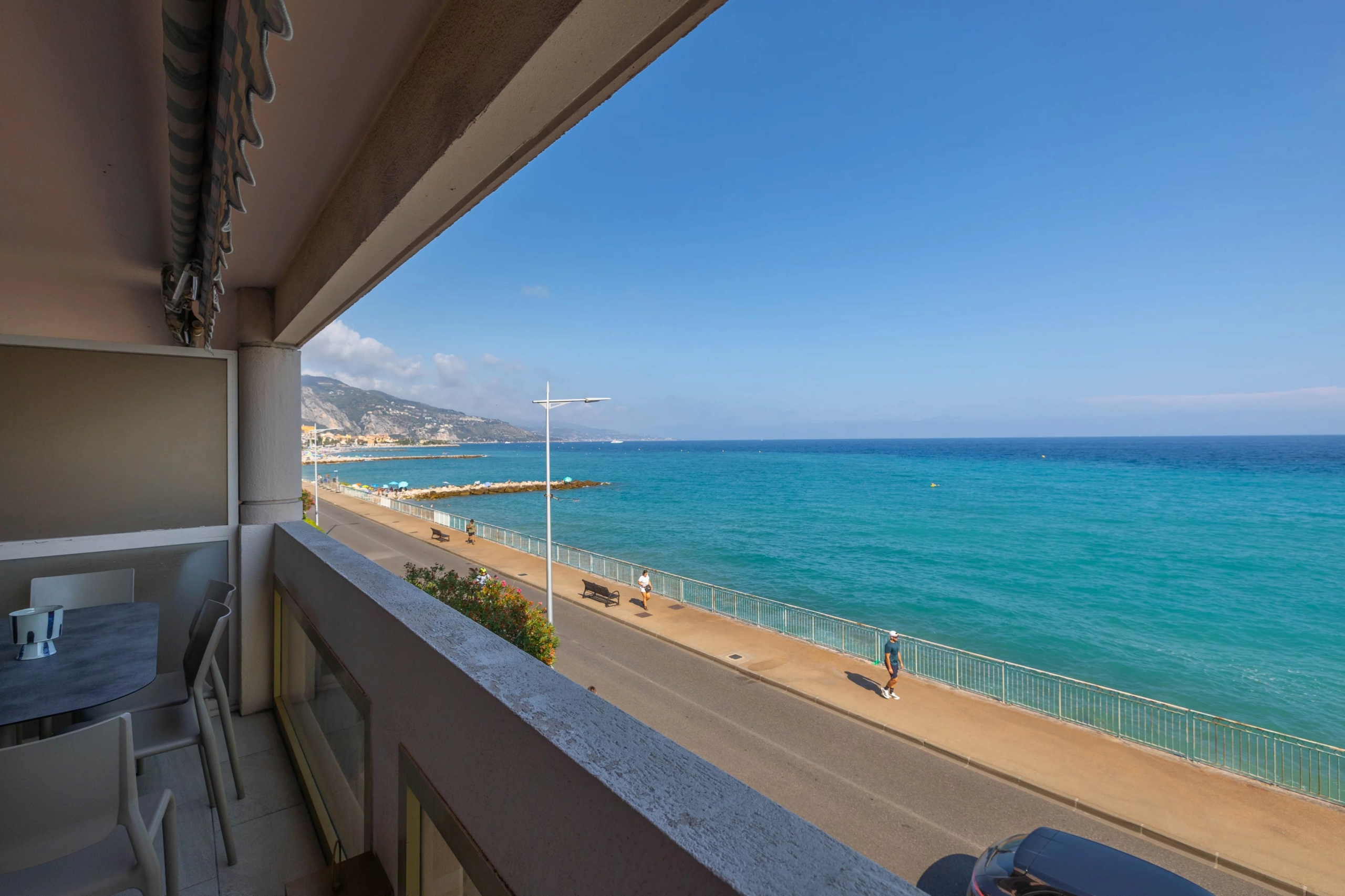 Menton Madone –  2 Pièces front de Mer excellente état
