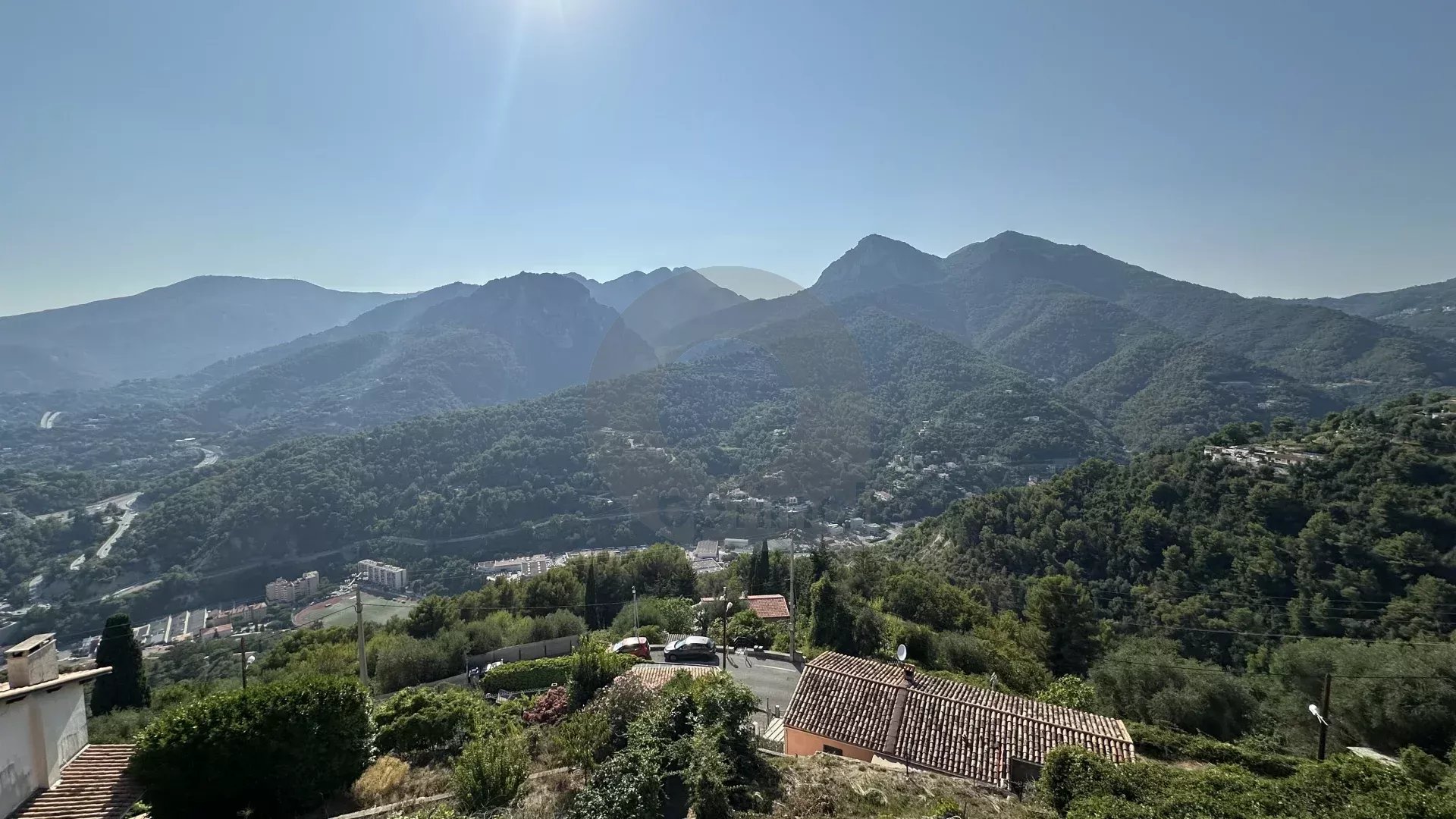 VILLAGE DE CASTELLAR : PARTIE DE MAISON DE VILLAGE – VUE PANORAMIQUE