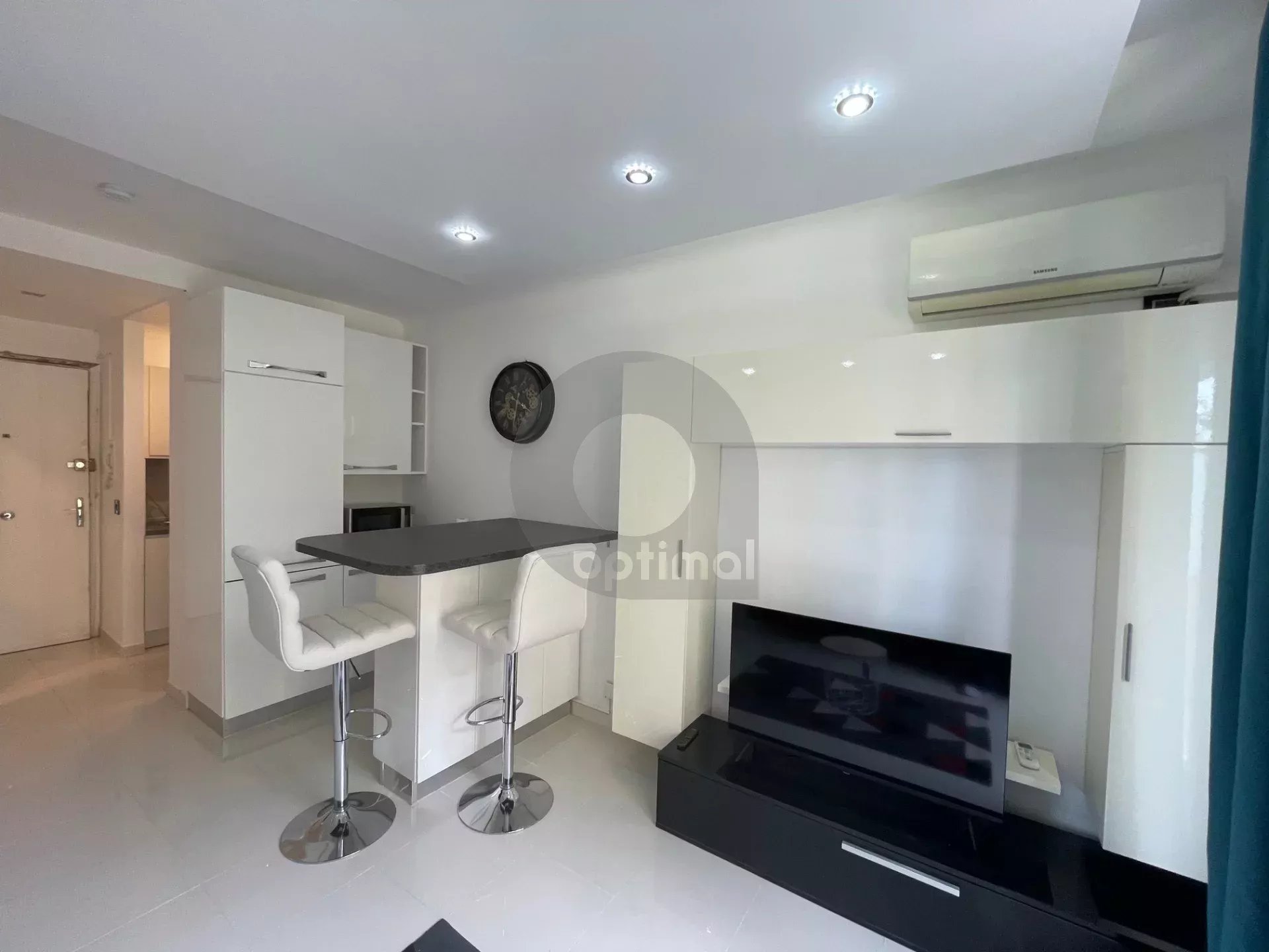 MENTON GARAVAN : A LOUER STUDIO MEUBLE