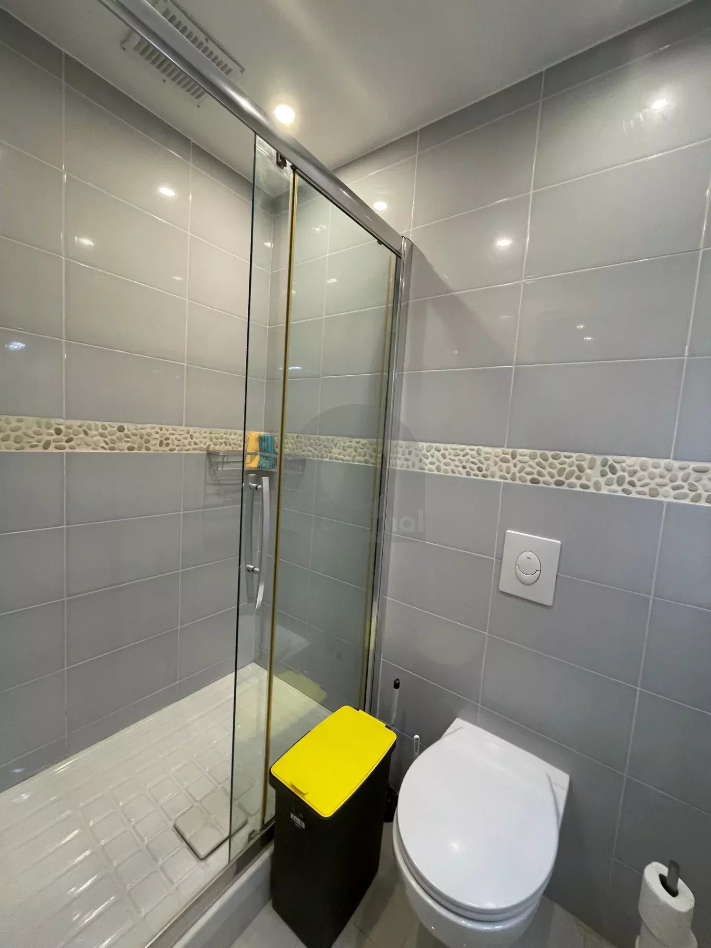 MENTON GARAVAN : A LOUER STUDIO MEUBLE