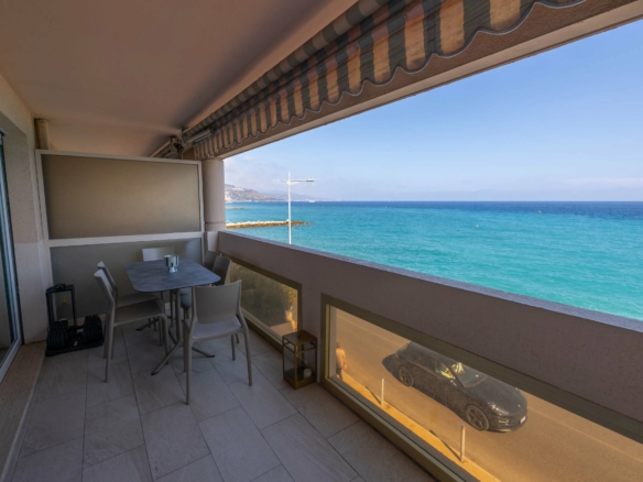 Menton Madone –  2 Pièces front de Mer excellente état
