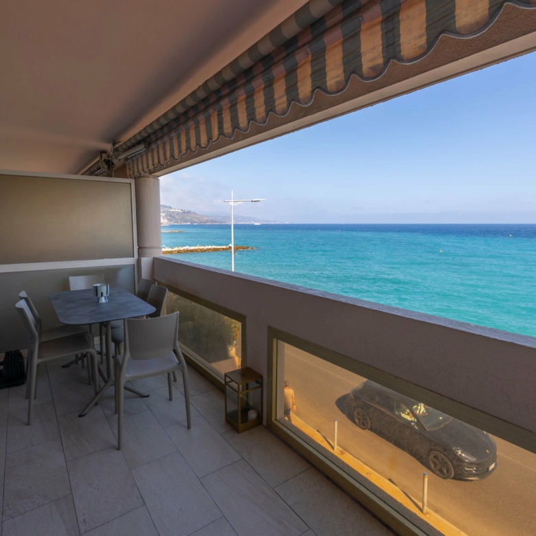 Menton Madone –  2 Pièces front de Mer excellente état