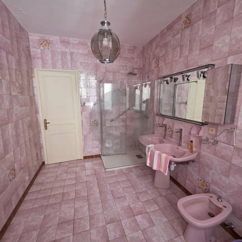 GRAND APPARTEMENT TROIS PIECES MENTON GARE ROUTIERE