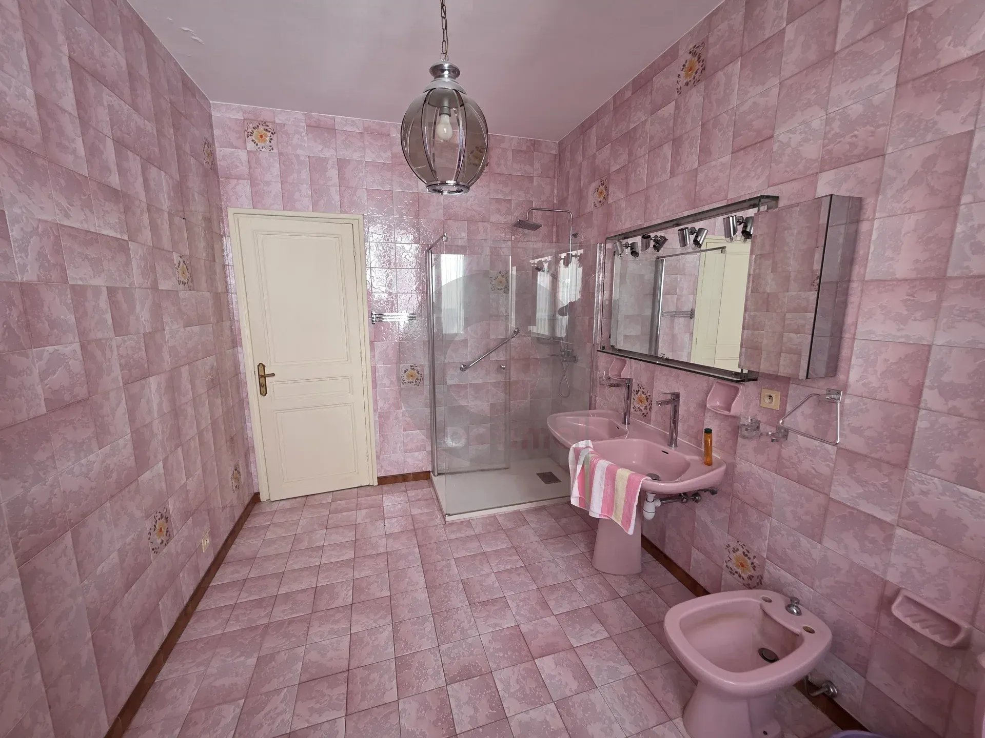 GRAND APPARTEMENT TROIS PIECES MENTON GARE ROUTIERE