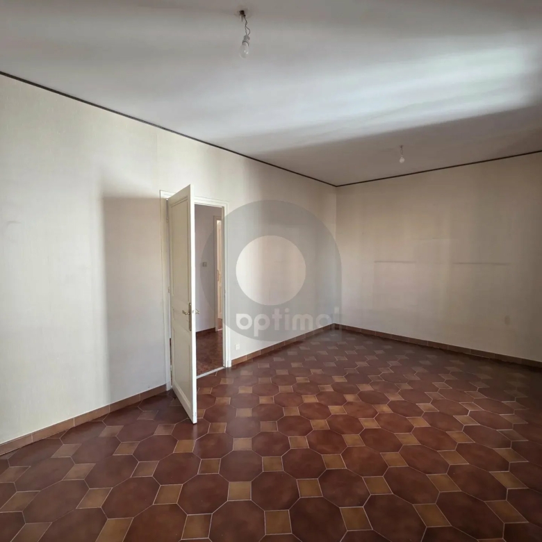 GRAND APPARTEMENT TROIS PIECES MENTON GARE ROUTIERE