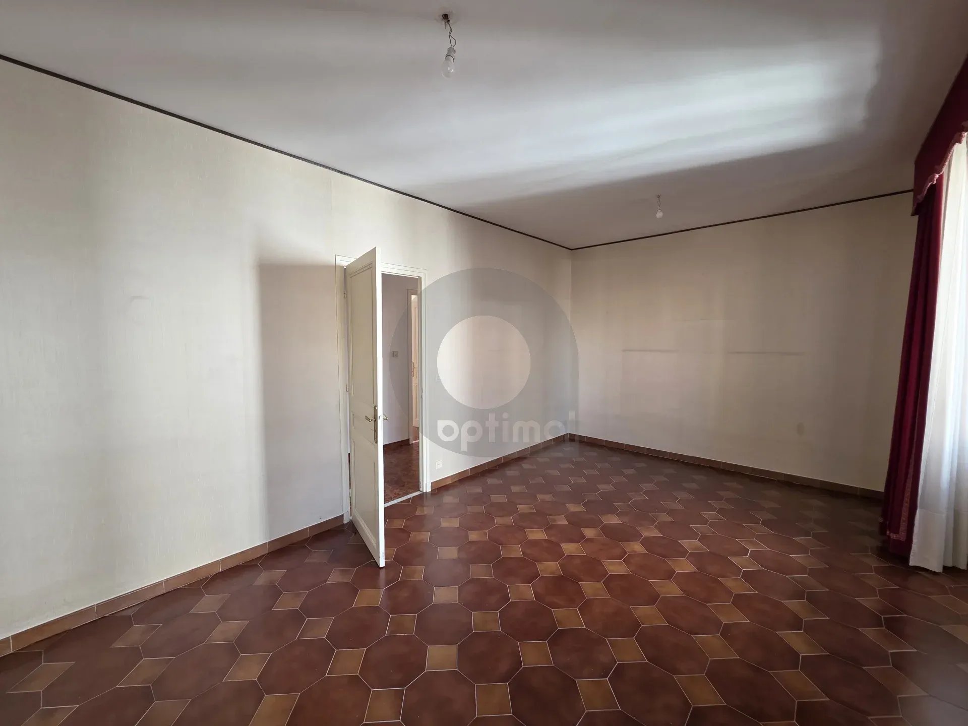 GRAND APPARTEMENT TROIS PIECES MENTON GARE ROUTIERE