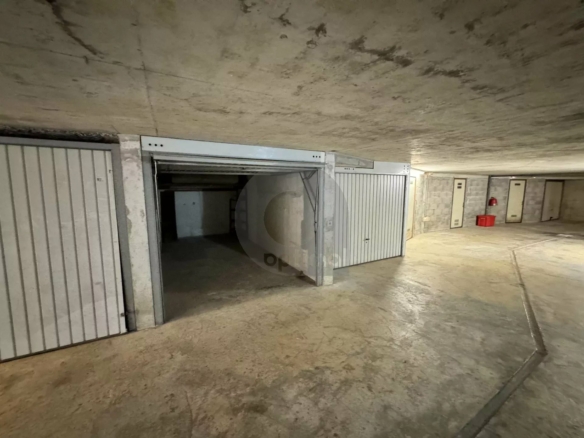 GARAGE ROQUEBRUNE CENTRE VILLE