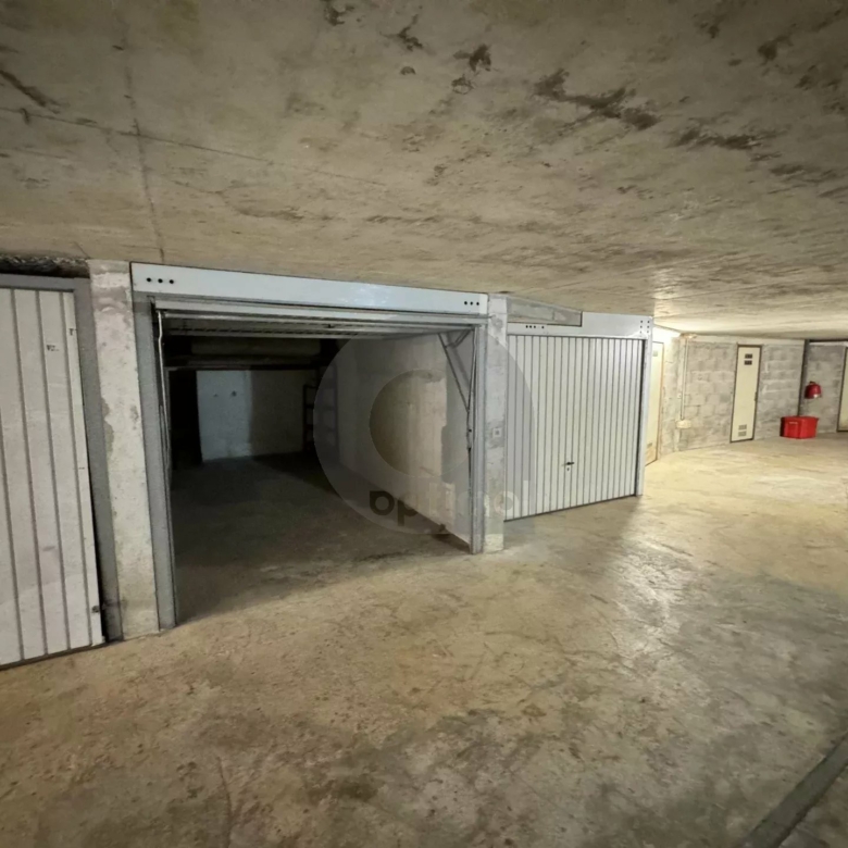 GARAGE ROQUEBRUNE CENTRE VILLE
