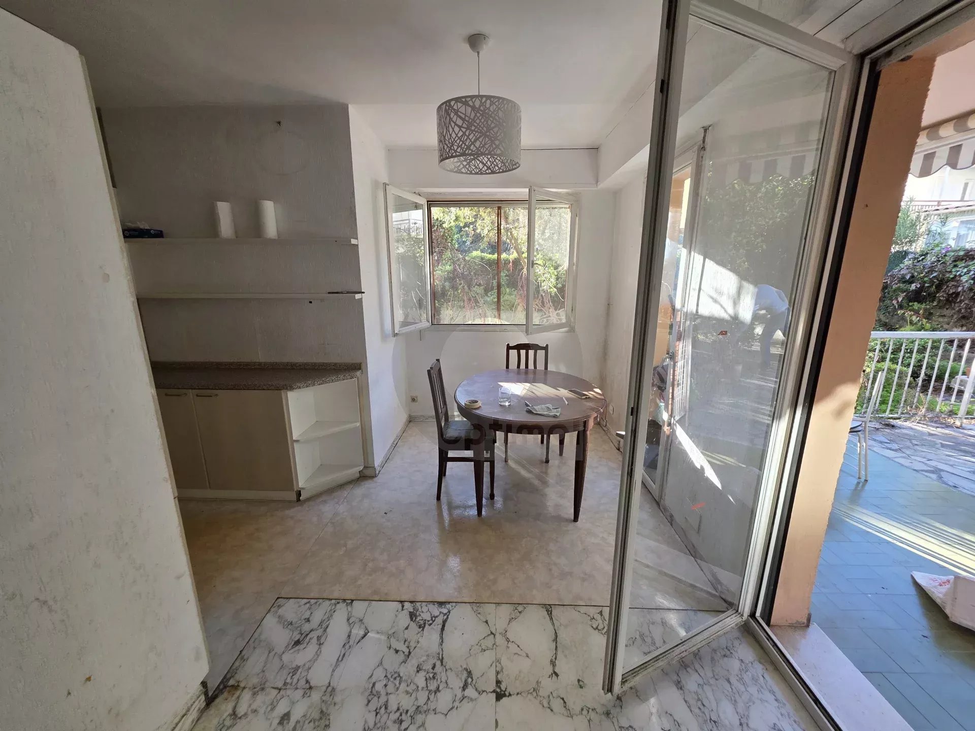 GRAND STUDIO AVEC GRANDE RESERVE GRANDE CAVE PARKING ROQUEBRUNE CAP MARTIN