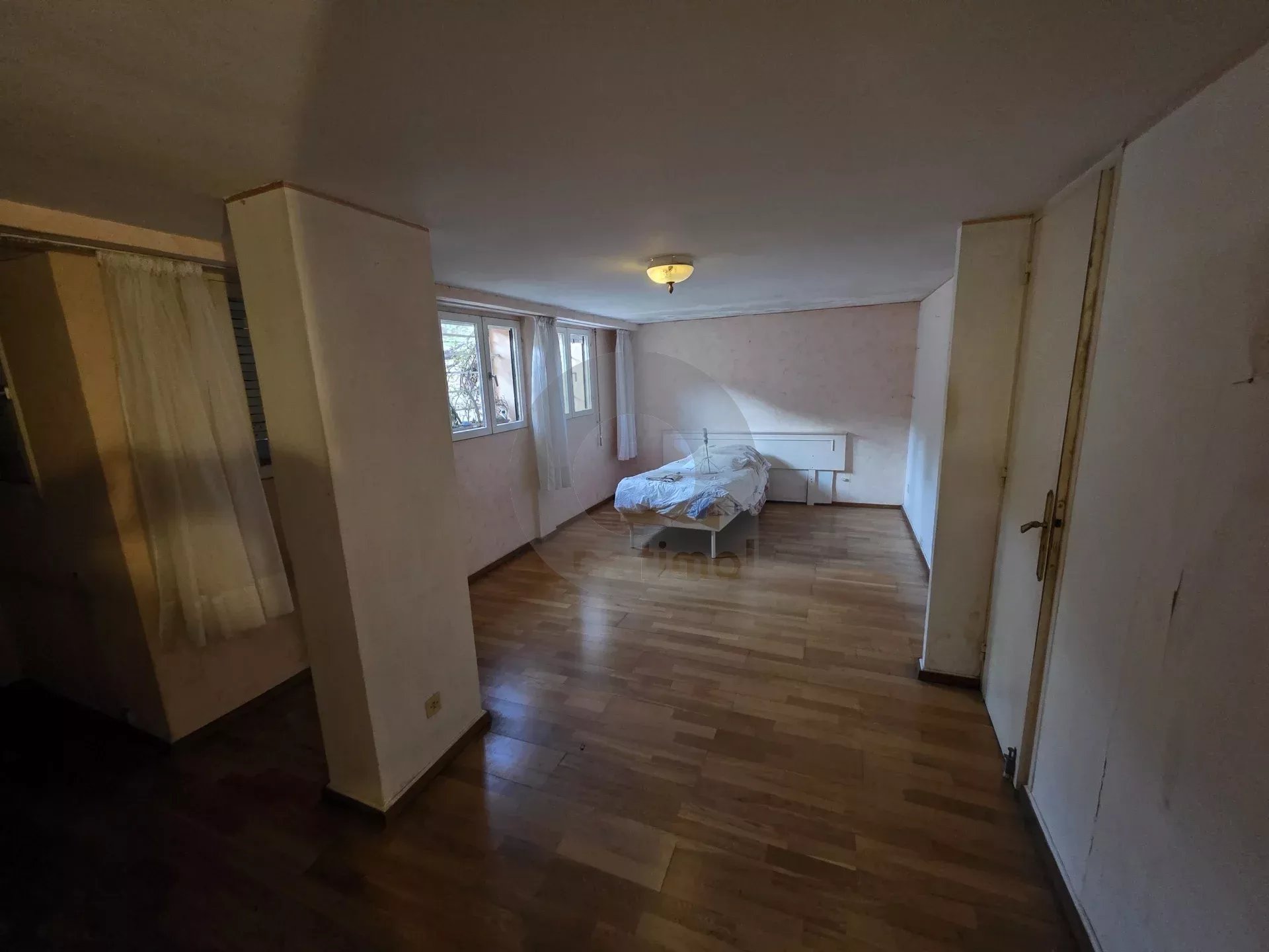 GRAND STUDIO AVEC GRANDE RESERVE GRANDE CAVE PARKING ROQUEBRUNE CAP MARTIN