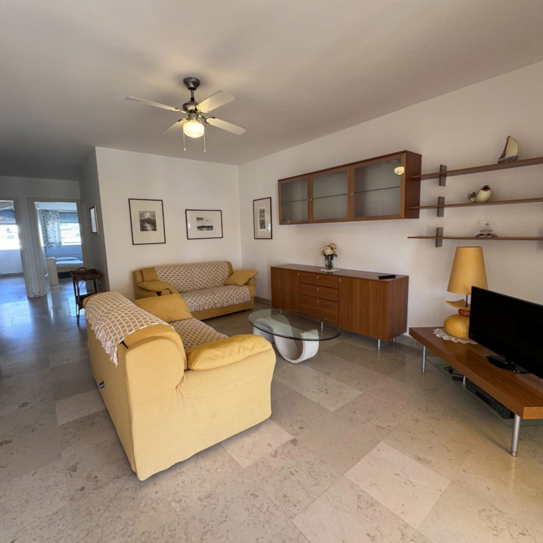 Location meublé – Grand appartement 4 pièces avec vue mer à Solenzara
