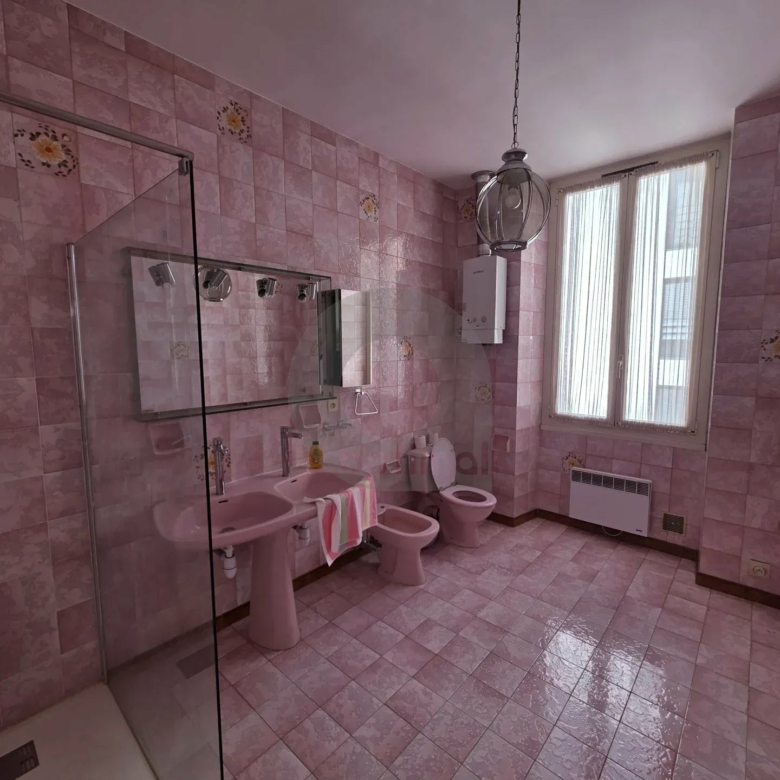 GRAND APPARTEMENT TROIS PIECES MENTON GARE ROUTIERE