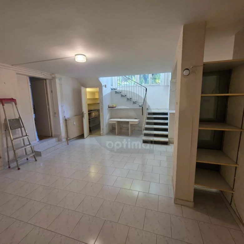GRAND STUDIO AVEC GRANDE RESERVE GRANDE CAVE PARKING ROQUEBRUNE CAP MARTIN