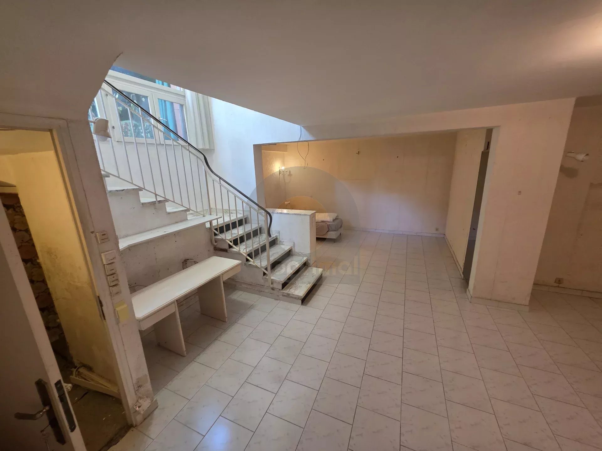 GRAND STUDIO AVEC GRANDE RESERVE GRANDE CAVE PARKING ROQUEBRUNE CAP MARTIN