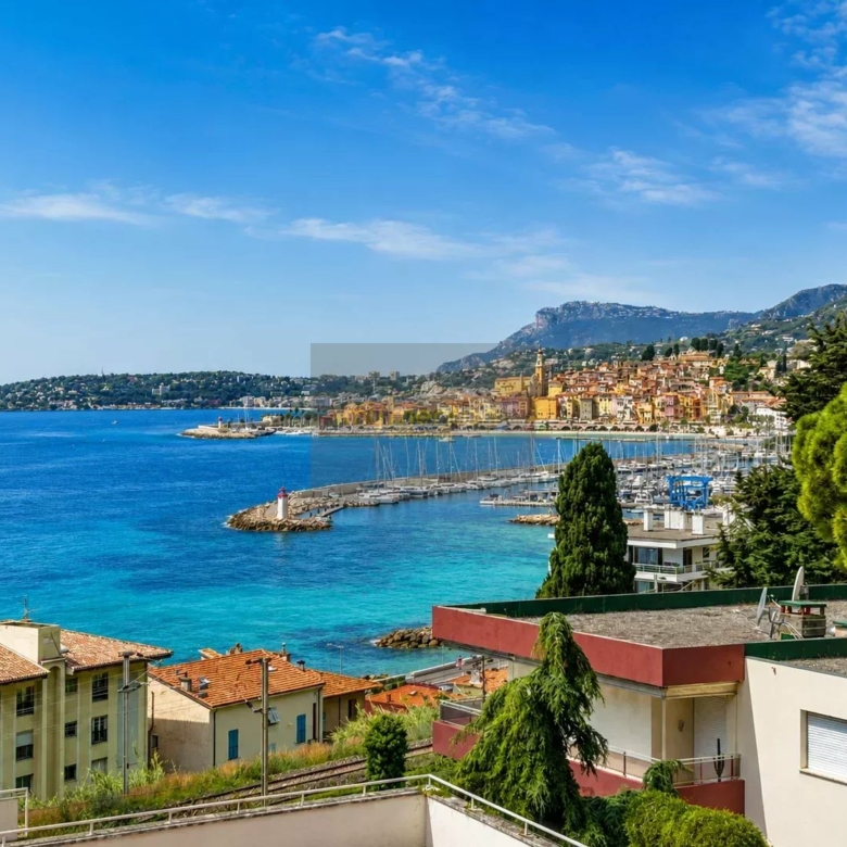 Menton Garavan – Luxueux 3 pièces avec vastes terrasses, vue mer panoramique