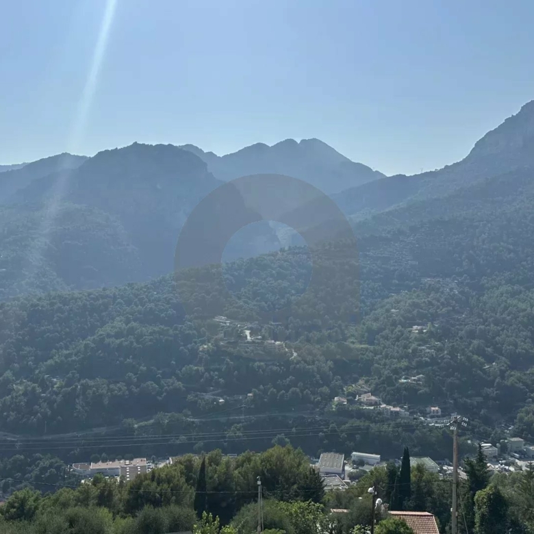 VILLAGE DE CASTELLAR : PARTIE DE MAISON DE VILLAGE – VUE PANORAMIQUE