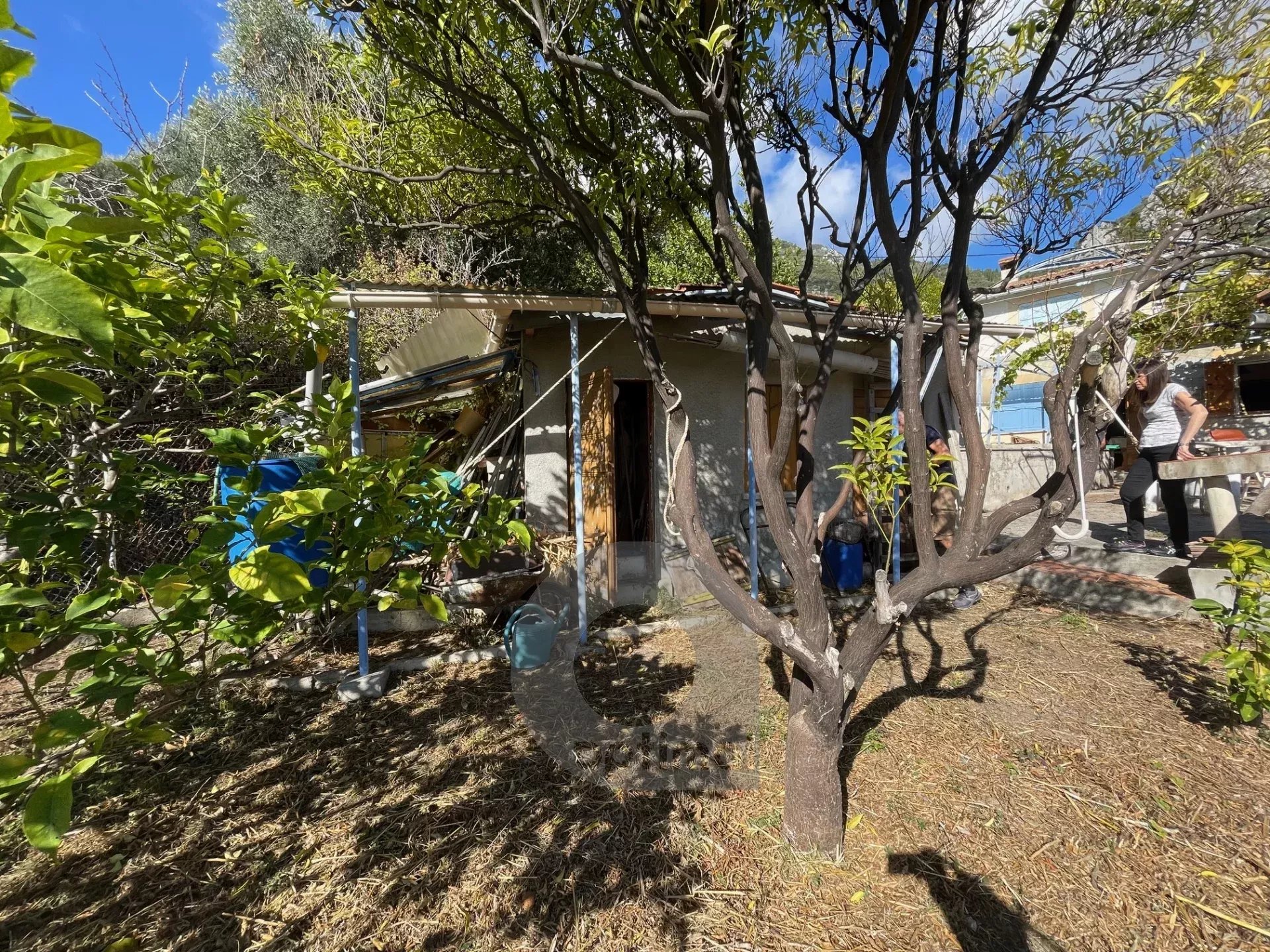 Route de Ste Agnès – Maison 3 pièces à Rénover avec terrasse et jardin – Accès pédestre