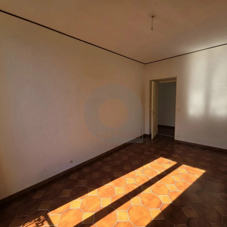 GRAND APPARTEMENT TROIS PIECES MENTON GARE ROUTIERE