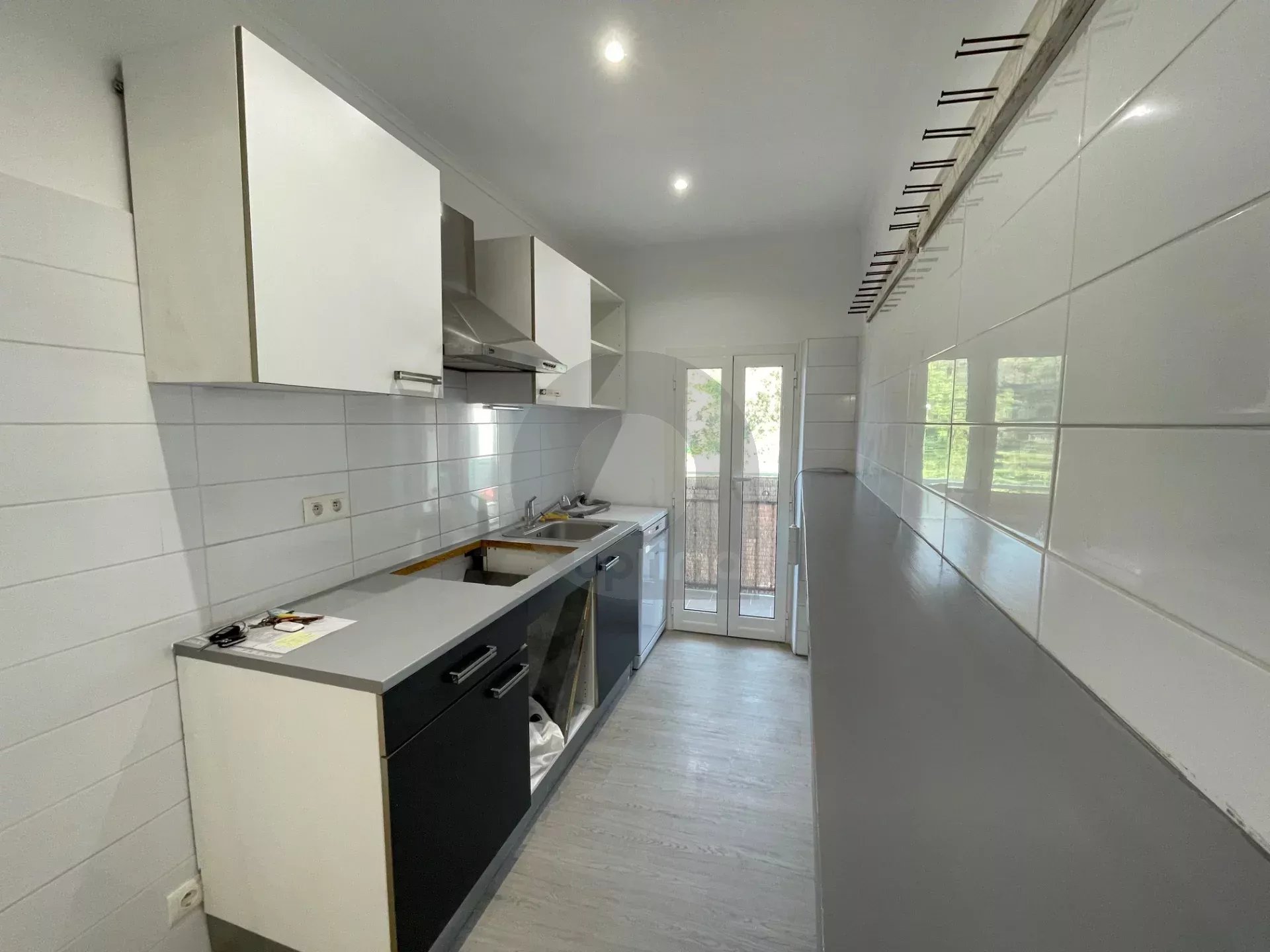 A LOUER APPT SECTEUR CABROLLES – SAINTE AGNES