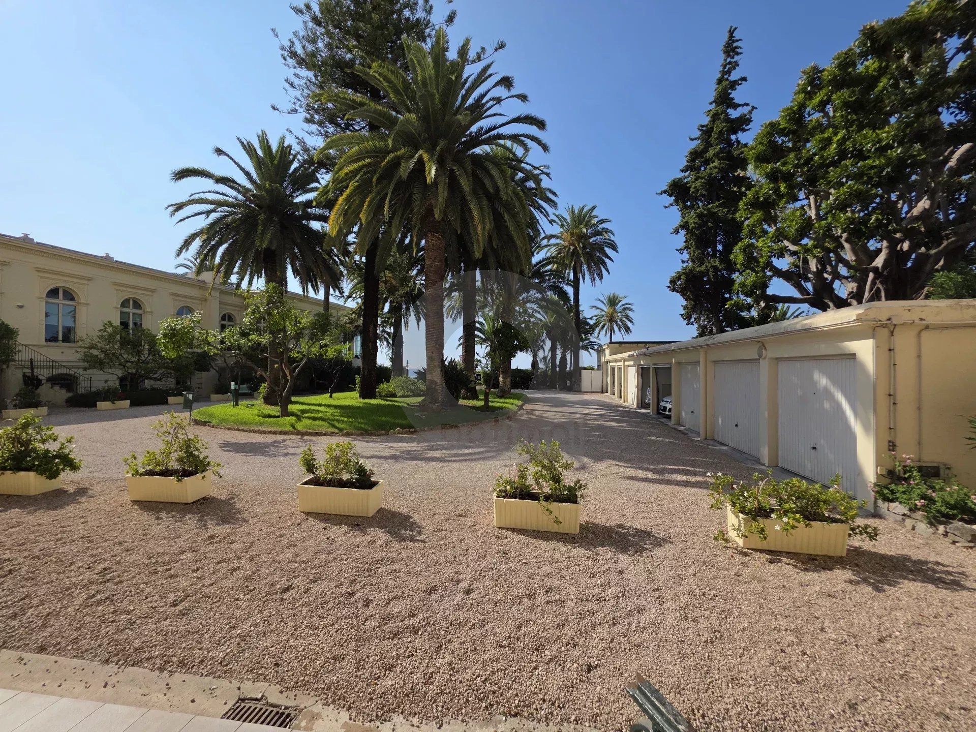 APPARTEMENT DEUX PIECES MENTON CENTRE