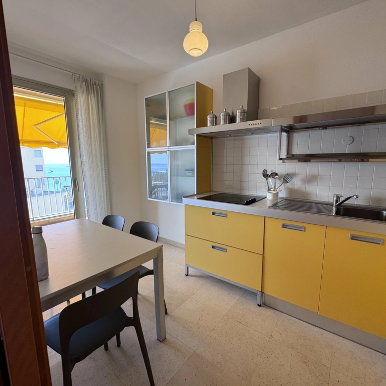 Location meublé – Grand appartement 4 pièces avec vue mer à Solenzara