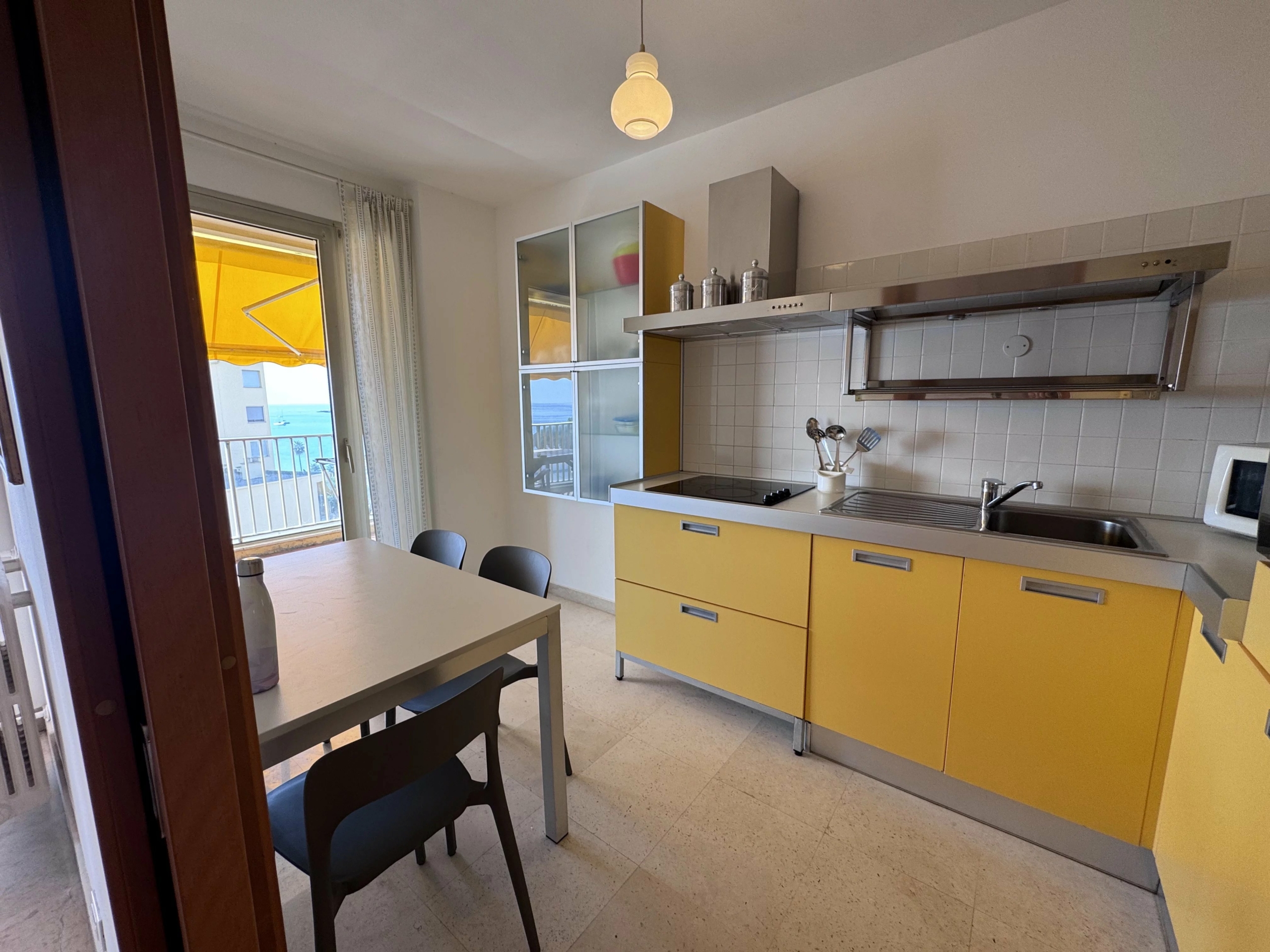 Location meublé – Grand appartement 4 pièces avec vue mer à Solenzara