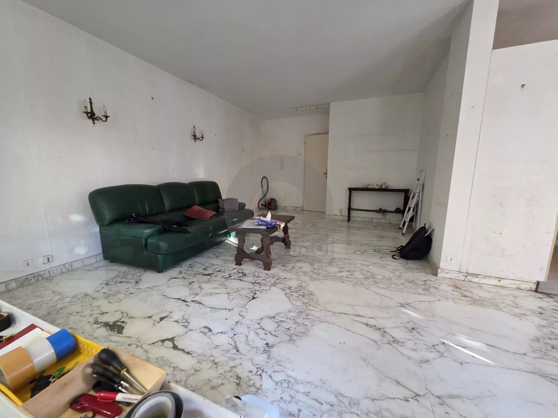 GRAND STUDIO AVEC GRANDE RESERVE GRANDE CAVE PARKING ROQUEBRUNE CAP MARTIN