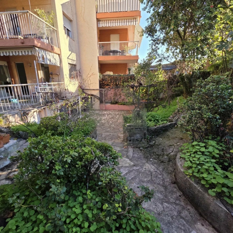 GRAND STUDIO AVEC GRANDE RESERVE GRANDE CAVE PARKING ROQUEBRUNE CAP MARTIN