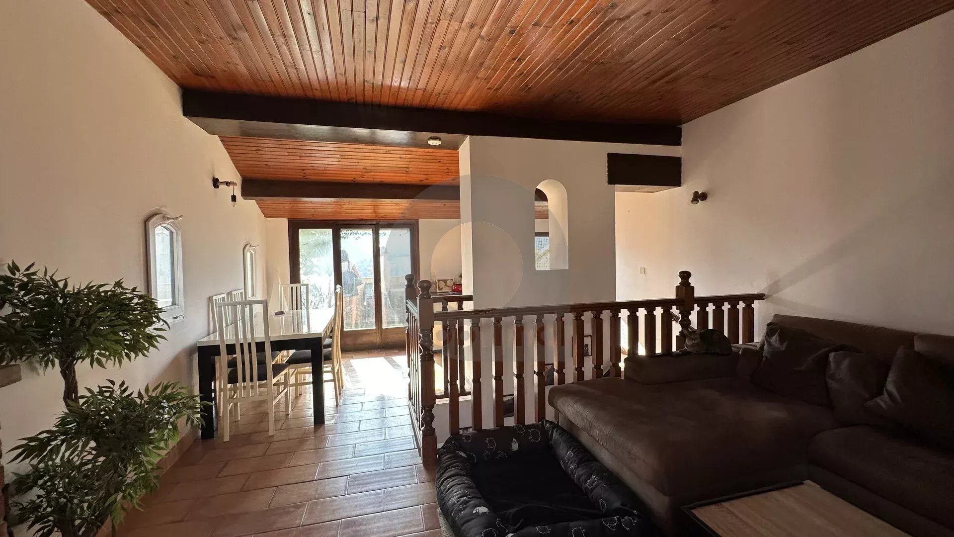 VILLAGE DE CASTELLAR : PARTIE DE MAISON DE VILLAGE – VUE PANORAMIQUE