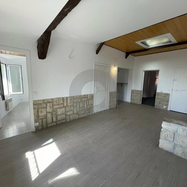 A LOUER APPT SECTEUR CABROLLES – SAINTE AGNES