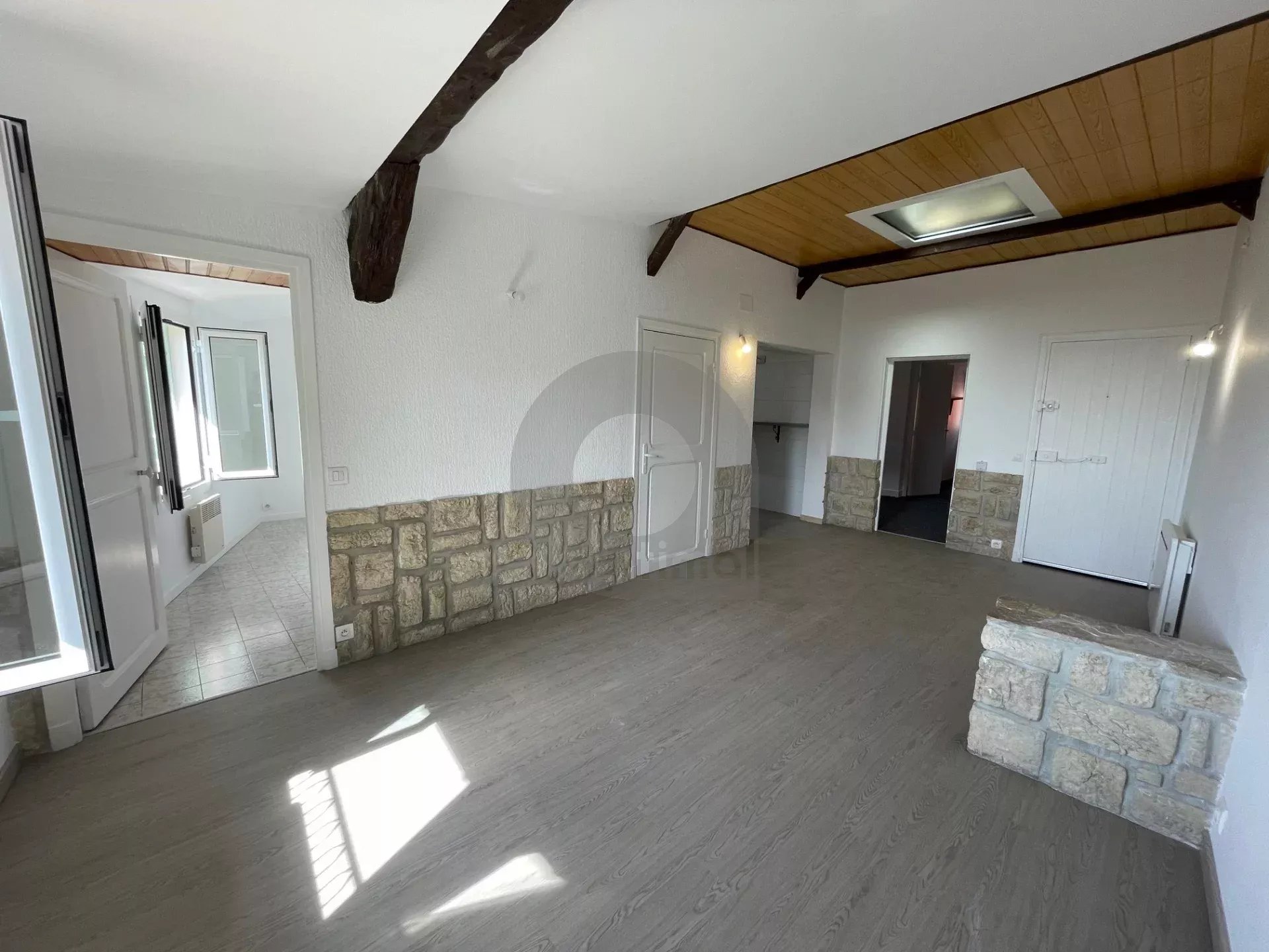 A LOUER APPT SECTEUR CABROLLES – SAINTE AGNES