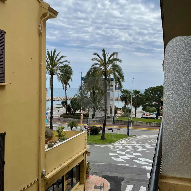MENTON GARAVAN : A LOUER STUDIO MEUBLE