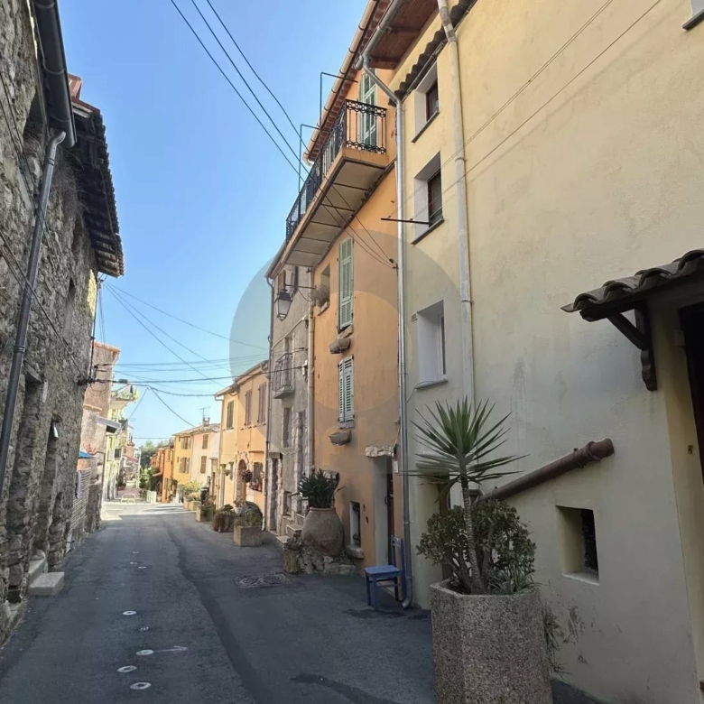 VILLAGE DE CASTELLAR : PARTIE DE MAISON DE VILLAGE – VUE PANORAMIQUE